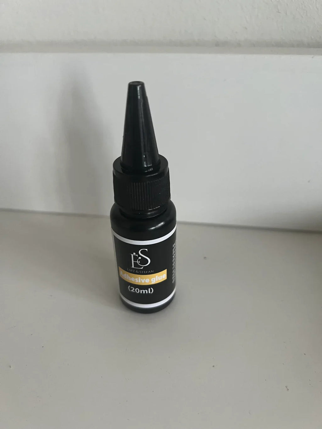 Module 6 - Formation extensions VLight. Extensions Nano fil avec appareil ultrason. Comment poser et déposer les extensions à la colle résine, solidifiée par une lampe Vlight Formation 100% en ligne 350€. En présentiel 690€.