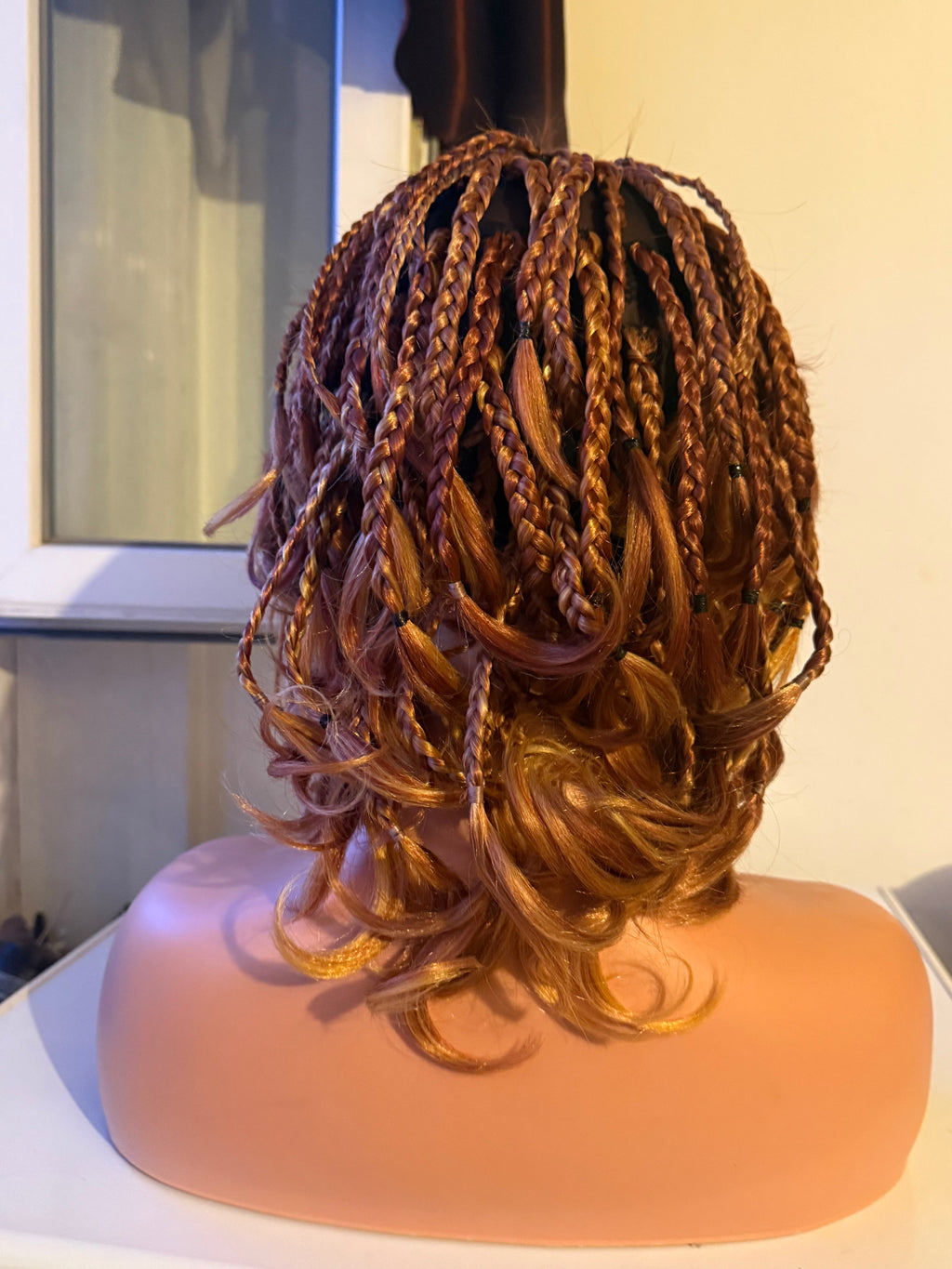 Perruque tressée courte avec closure - Tabata