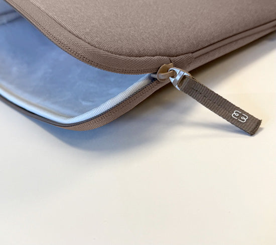 Housse MacBook Pro 14  Shade ²Life Marron