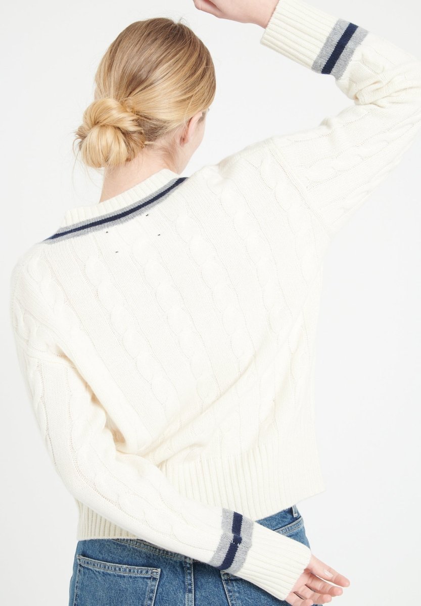Pull col V femme en cachemire 6 fils blanc écru & navy & gris clair - MIA 10